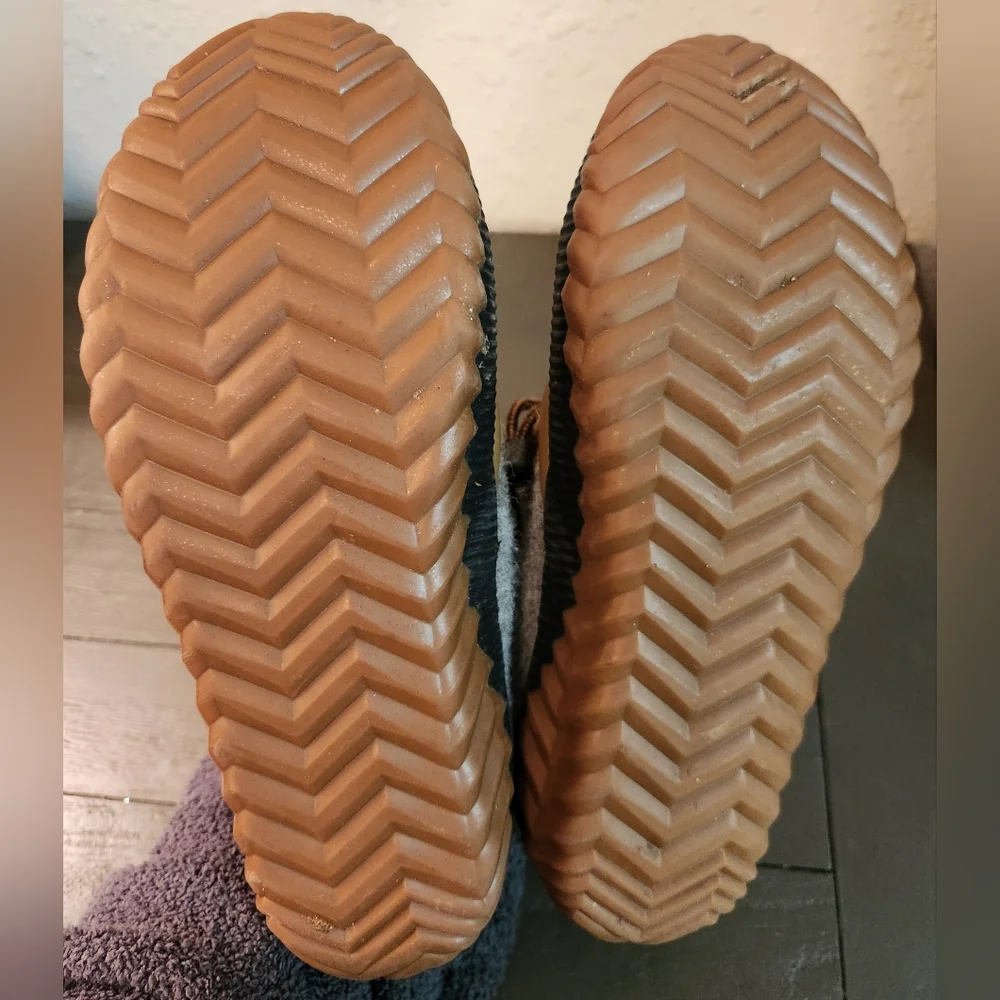 Sorel Waterproof Gray and Tan Boots - Picture 8 of 9